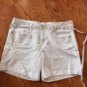 EUC, Women's Levi 515 White Denim Shorts, Size 12
